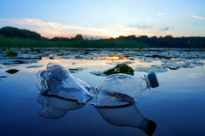 Ditch the Bottled Water: Save Money & Cut Microplastics by 90%